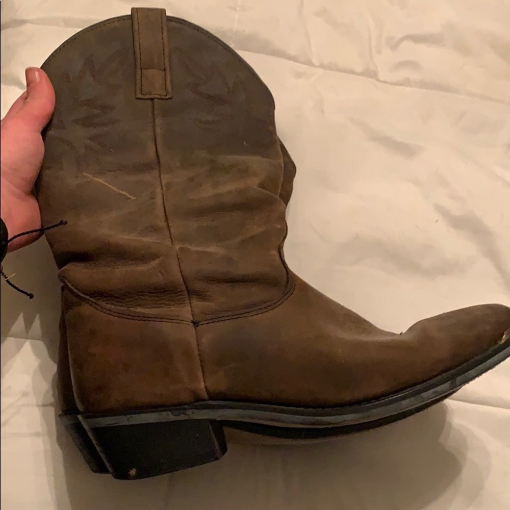 Men’s brown leather Ariat boots
